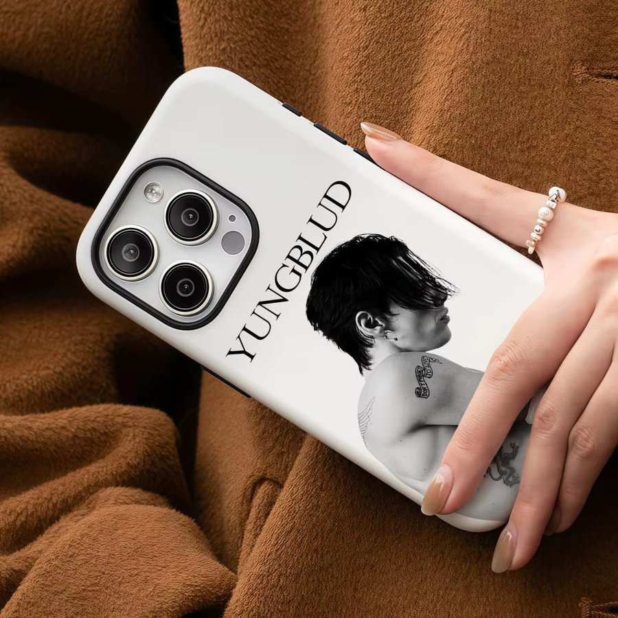 Y-Yungblud Idols Handyhülle für iPhone 12 bis iPhone 17 Pro Max Plus, glänzende HD-Doppelschicht-Flüssighartschale, Weiß - Bild 5