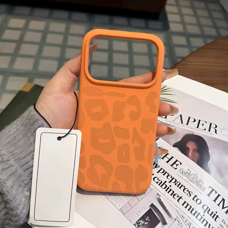 Stoßfeste iPhone Schutzhülle mit Leopardenmuster und Kamera-Steuerungstaste in Multicolour und Blau - Bild 1