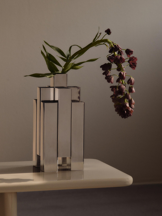 Ferm Living Tessera Vase in Silber und Transparent mit geometrischem Design - Bild 3