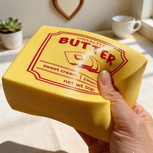 Butter Squishy Spielzeug, yellow, 1/12 Stück - Bild 1