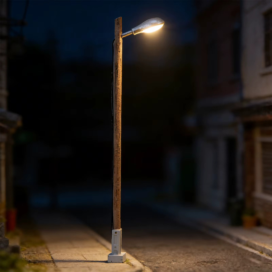 Evemodel Holzpfostenlampen Straßenbeleuchtung, 5-teiliges Set, 1:160 (Spur N), mit warmweißen LED - Bild 3