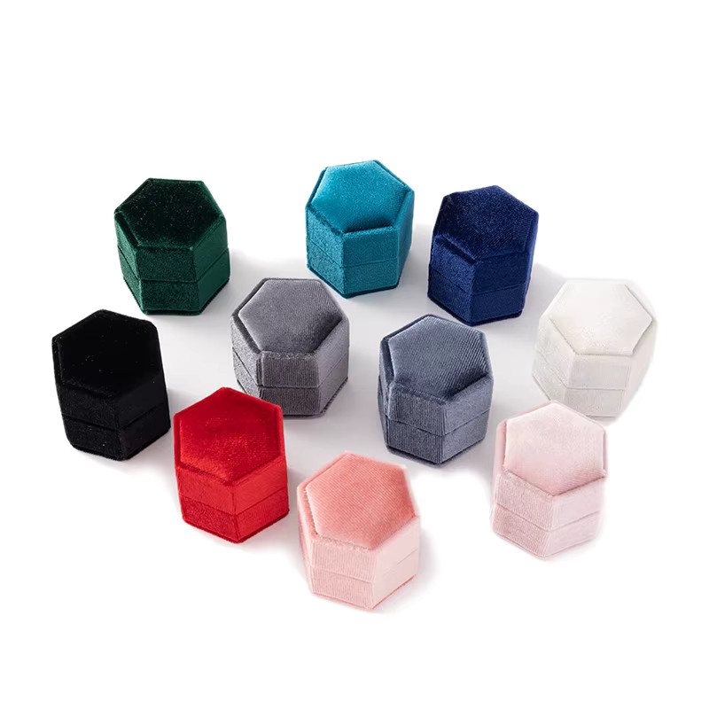 Samt-Einzelring-Box als Schmuck-Organizer und Geschenkverpackung für Hochzeiten und Verlobungen - Bild 2