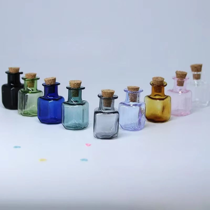 9er Set Mini Glasflaschen mit Korkverschluss in Mehrfarbig für DIY Bastelprojekte und Miniaturlandschaften - Bild 2