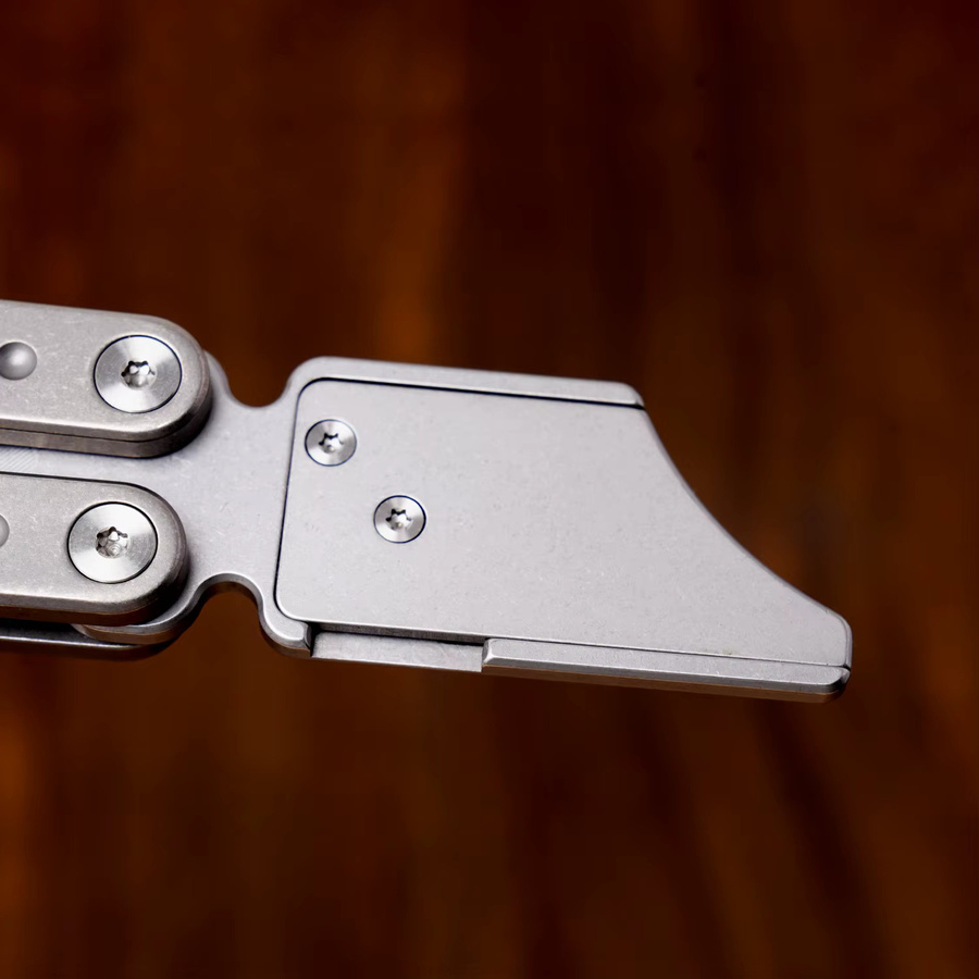 TGZUO Multifunktionales EDC-Werkzeug aus Titanlegierung mit klappbarem Griff und Taschenflaschenöffner für Outdoor-Einsätze - Bild 4