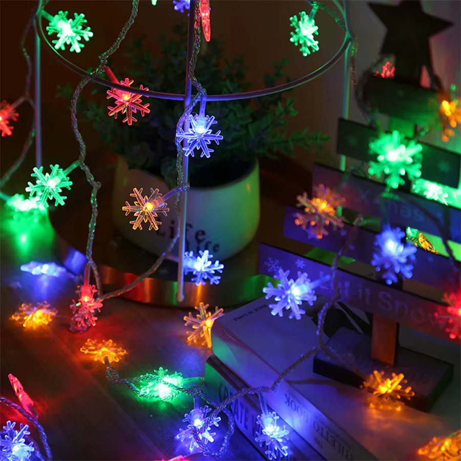 LED Schneeflocken Lichterkette für Weihnachten in Warmweiß und Multicolour zur Dekoration von Innen- und Außenbereichen - Bild 2