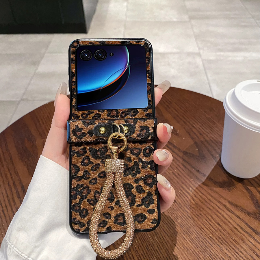 Motorola Moto Razr 50 60 70 Ultra Handyhülle mit Leopardenmuster, Plüsch-Textur und Kunst-Diamant-Schlüsselband in Multicolour und Braun - Bild 2