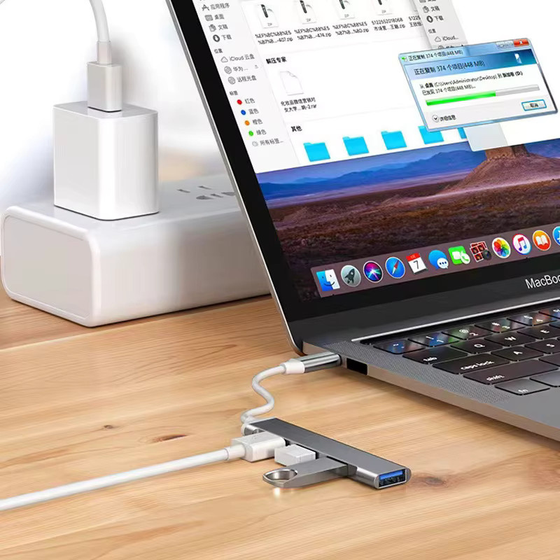 4 in 1 USB C Docking Station Hub Adapter mit USB 3.0 in Silber für MacBook Pro, iPad, Samsung und HP Laptop - Bild 1