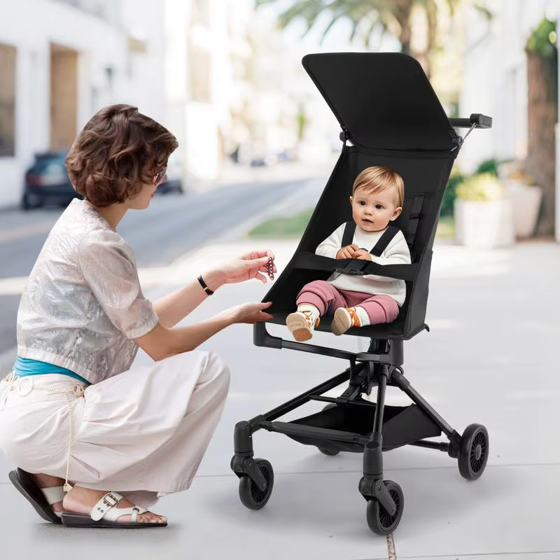 Schwarzer Reisebuggy Kompakter Leichtgewicht-Kinderwagen Flugzeugfreundlich mit Einhand-Faltfunktion und Schultergurt - Bild 3