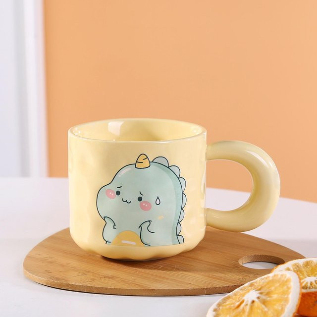 Süße Dinosaurier Keramiktasse mit Deckel und Löffel in Weiß und Gelb, 401-500ml - Bild 1