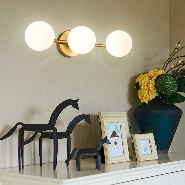 Vikotou LED Wandleuchte mit Milchglas-Kugel in Schwarz und Gold für Küche und Esszimmer mit G9 Fassung - Bild 1