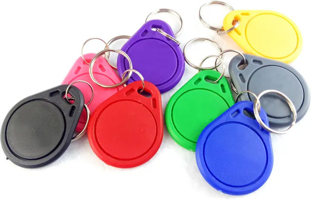 Anruhoo RFID Keychain 13.56MHz ISO14443 MF S50 IC Copier Duplicator Rewritable Access Control Tag in Weiß und Multicolour - Bild 1