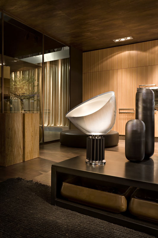 Flos Taccia LED Tischleuchte aus Kristallglas und PMMA in Transparent und Bronze, dimmbar und verstellbar - Bild 2