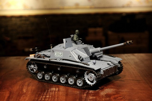 TPFLiving RC-Panzer Sturmgeschütz III, ferngesteuert, mit Schussfunktion, Sound und Rauch, Maßstab 1:16 - Bild 1