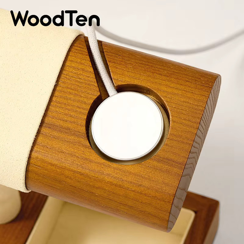WoodTen Uhrenständer aus Massivholz mit kabellosem Ladefach für Apple Watch und Schmuckablage in Braun oder Grau - Bild 2