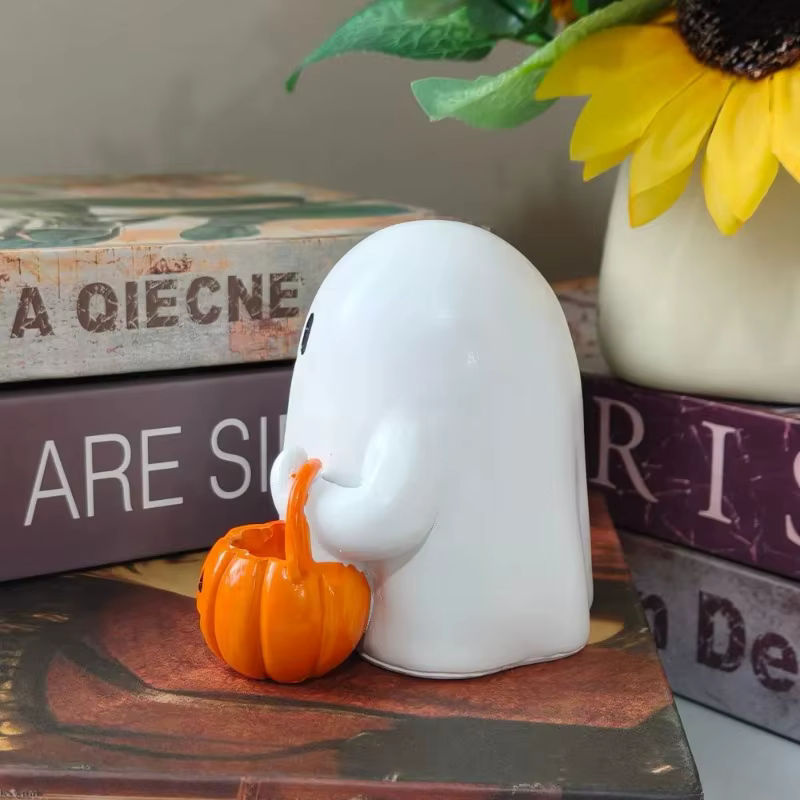 Niedliche Halloween-Geisterstatue mit Kürbis aus weißem Kunstharz für die Dekoration in Innenräumen und im Garten - Bild 5