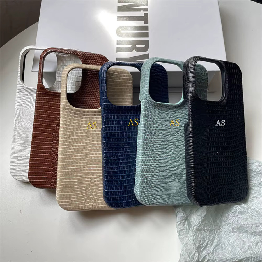 Personalisierte Luxus iPhone Hülle aus PU-Leder mit Eidechsen-Design und Initialen in Gold oder Silber für Apple iPhone 14 - Bild 3