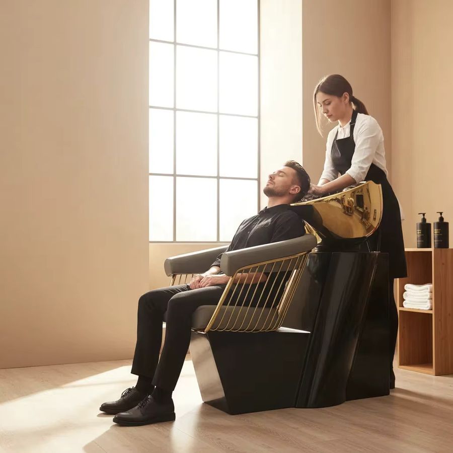 Keyunshi Shampoo-Stuhl für Friseursalons in Hellgrau und Gold mit ergonomischen Armlehnen und Plüschkissen - Bild 2
