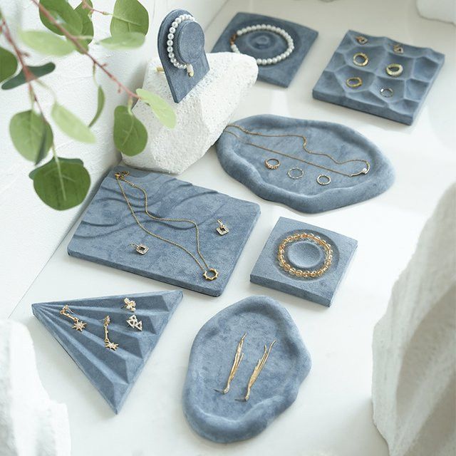 Baby.Xin Schmuck Display Tablett aus Samt in Grau mit geometrischem Design für Ringe und Ohrringe - Bild 1