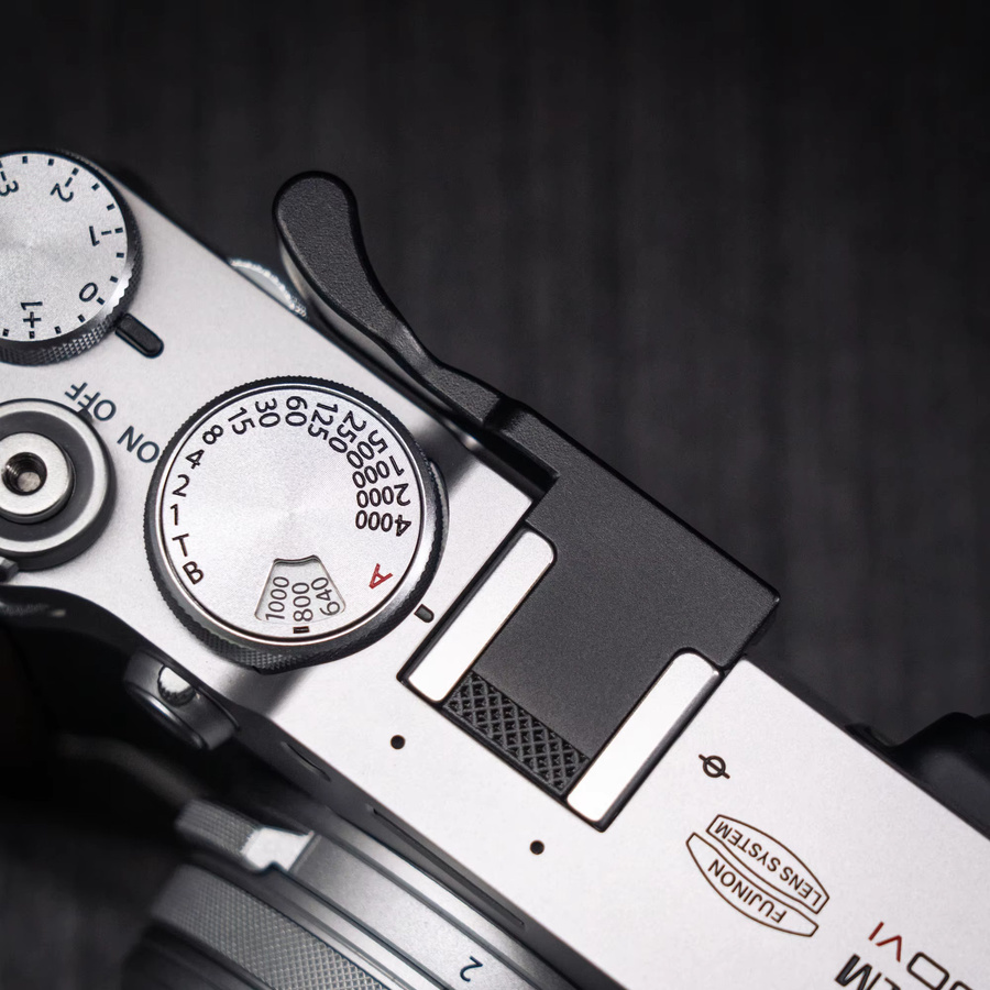 Fujifilm Aluminium-Metall-Handgriff für X100V und X100VI Kompaktkameras in Silber - Bild 3