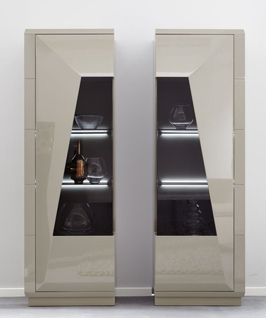 Vitrine Rolf Weber ALSFELD in Weiß mit Glastüren und integrierter Beleuchtung, B/T/H: 48 x 65 x 200 cm