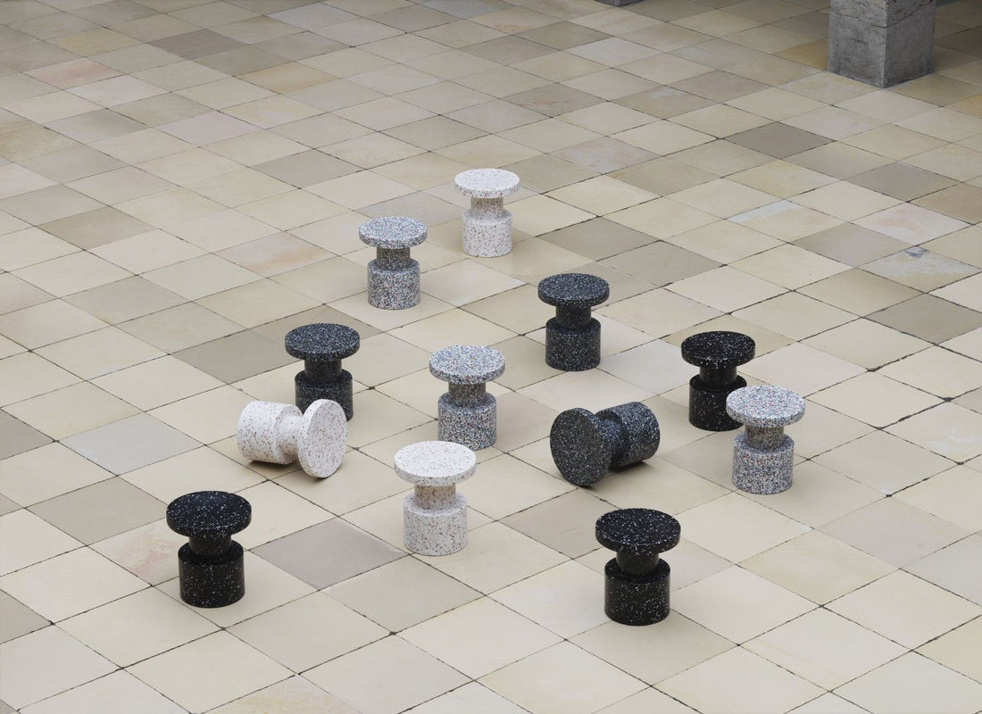 Normann Copenhagen Bit Stool Hocker in Weiß aus recyceltem Kunststoff mit skandinavischem Design - Bild 2