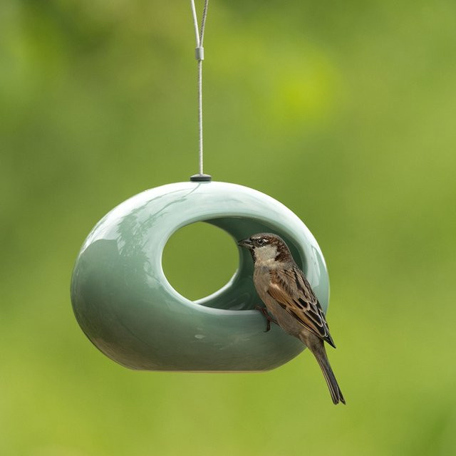 Hängende Wasserschale Selo in Grün von CJ Wildlife aus Keramik und Metall - Bild 1