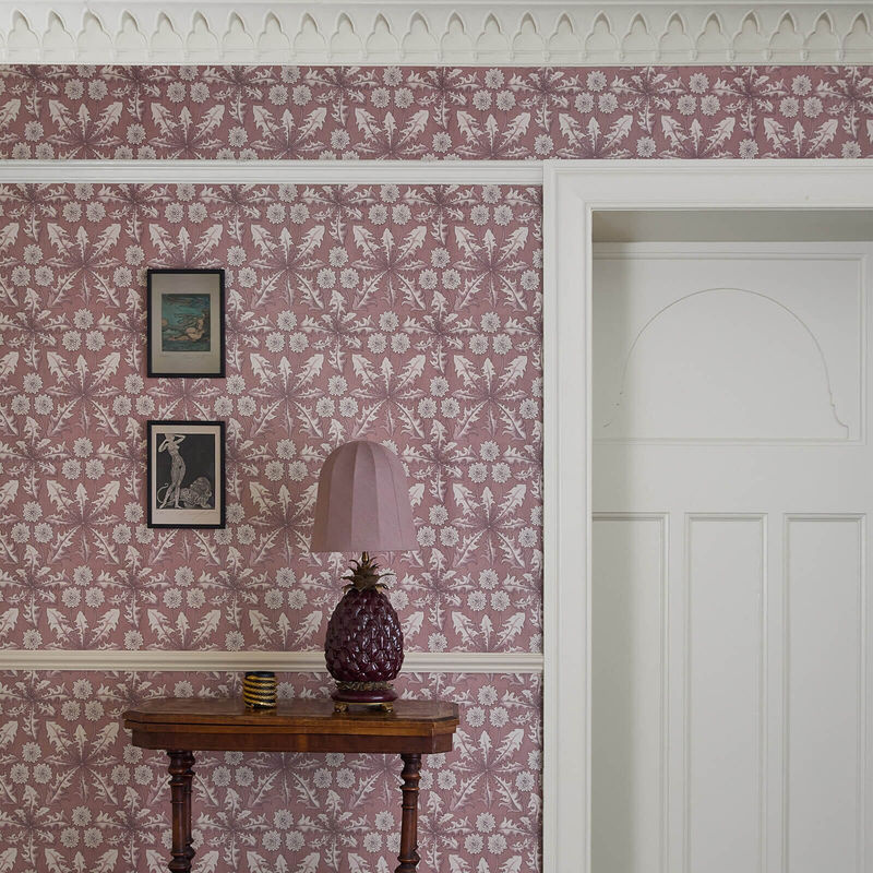 House of Hackney Tapete Taraxa Cosmos in Pink mit floralem Botanical-Design aus Vlies - Bild 2