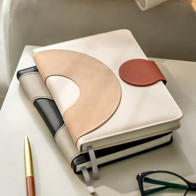 A5 Business Notebook mit Hardcover aus Kunstleder in Braun und Weiß - Bild 1