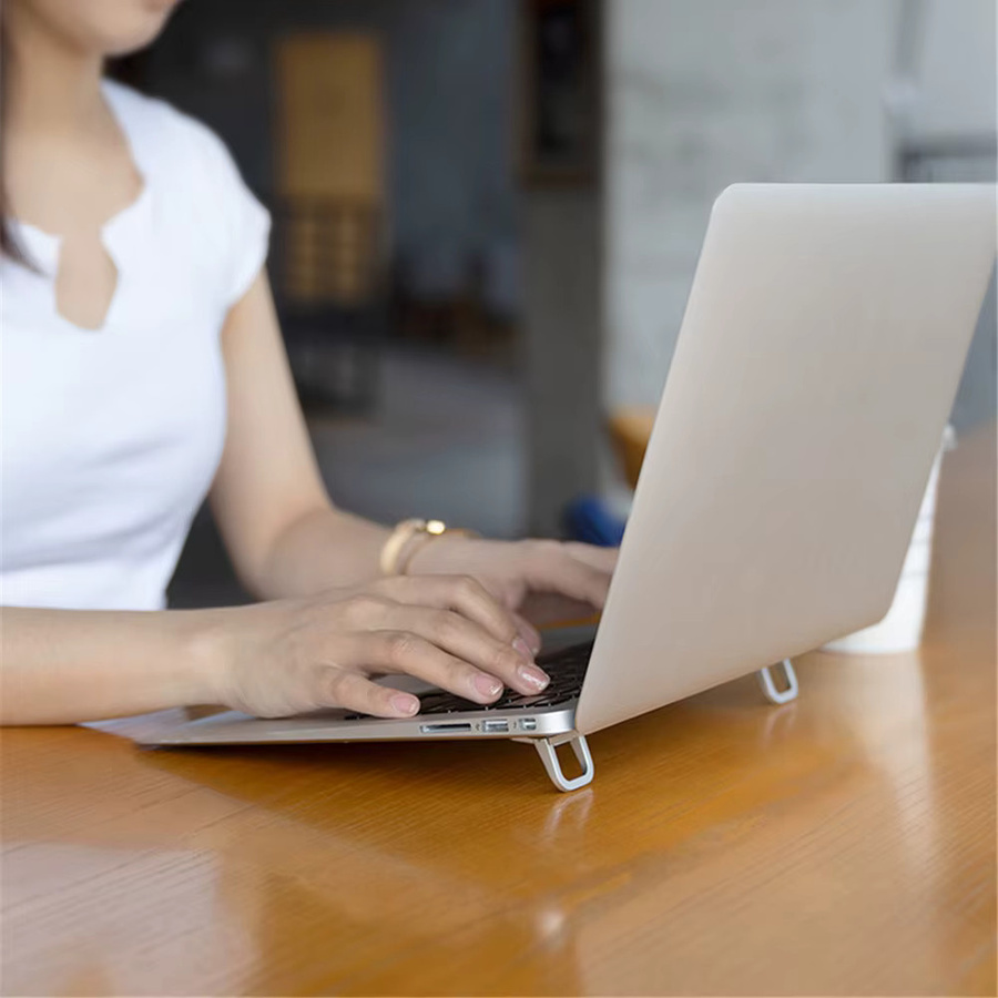 Tragbarer Mini Laptop Ständer aus Aluminium in Silber für Macbook, Huawei und Xiaomi Notebooks - Bild 3