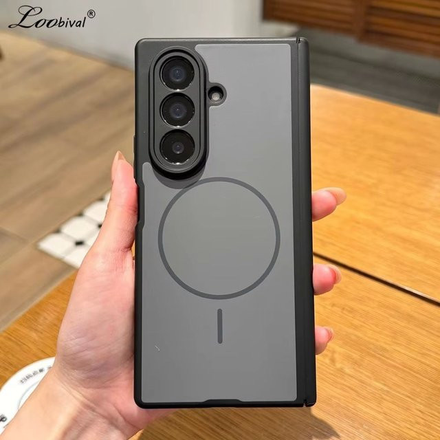 Stoßfeste MagSafe Schutzhülle für Samsung Galaxy Z Fold 7, 6 und 5 mit magnetischer kabelloser Ladefunktion in Orange oder Schwarz - Bild 1