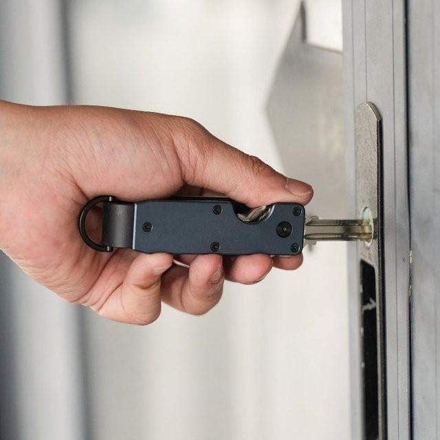 Tragbarer Schlüsselhalter aus Aluminium und Metall als Schlüsselclip und Aufbewahrungsorganisator für zwei bis fünf Schlüssel - Bild 1
