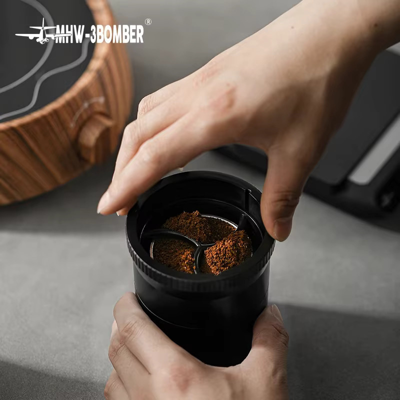 MHW-3BOMBER Moka Pot Distributor Kaffee Distributing Leveler aus Kunststoff und Edelstahl in Schwarz - Bild 2