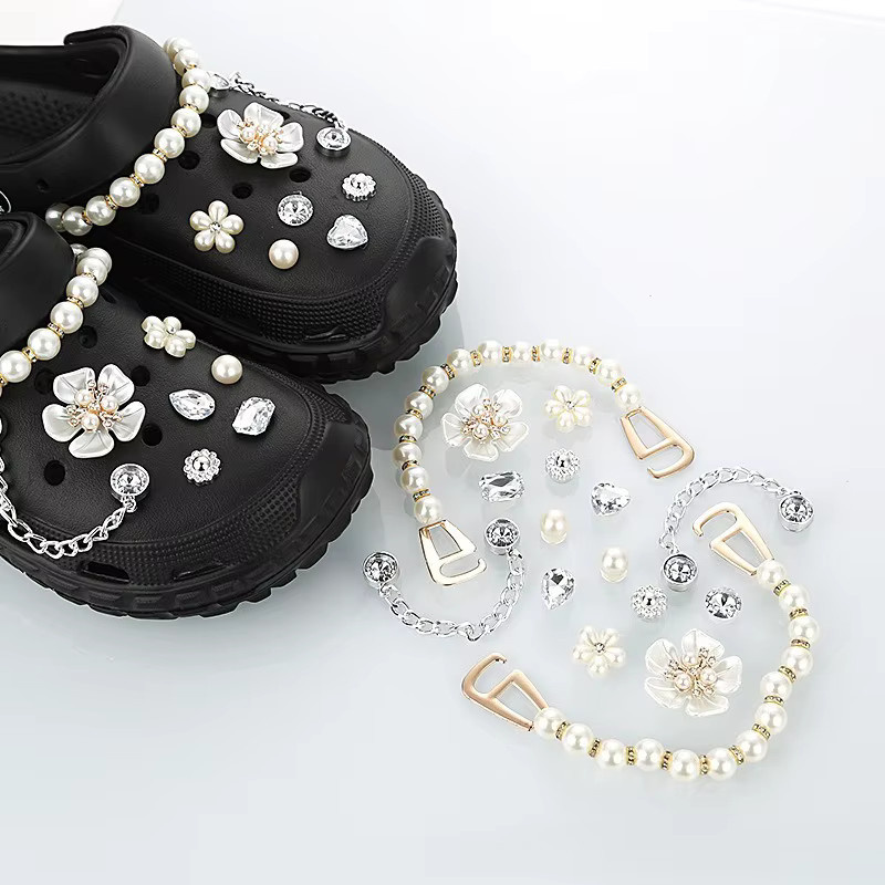 FHLDING Schuh-Charms-Set, 16-teilig, Diamant-Weiße Blumen-Perlenkette, Unisex - Bild 3