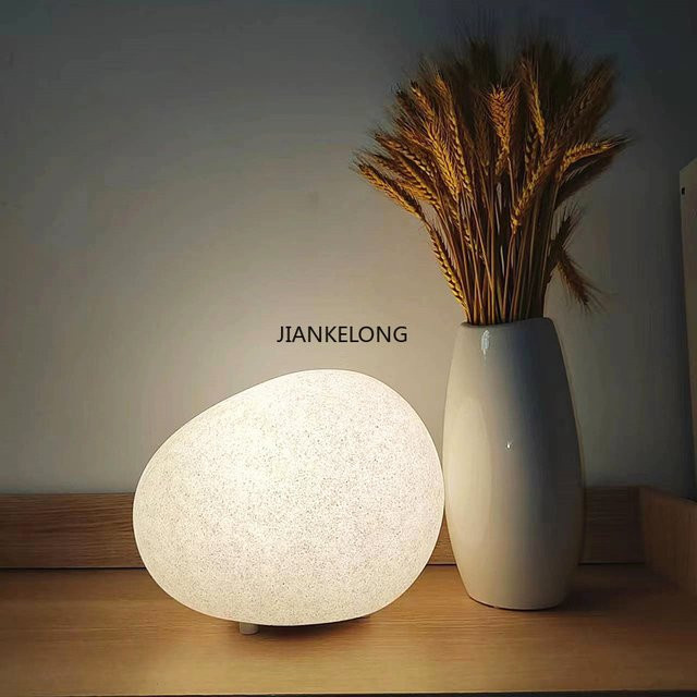 JIANKEXING LED Nachttischlampe in Kieselstein-Form für das Schlafzimmer als moderne Tischlampe und stimmungsvolles Nachtlicht - Bild 1