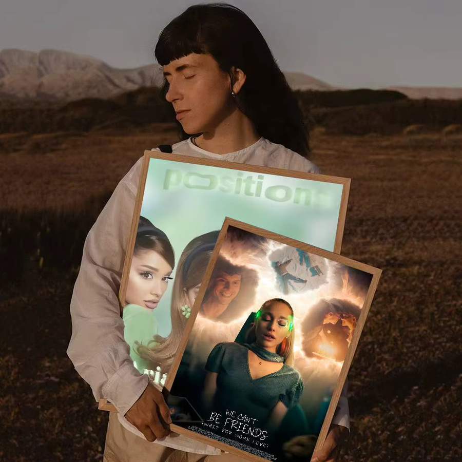 Kayou Poster Ariana Grande selbstklebende Wandkunst Dekoration in Mehrfarbig - Bild 4