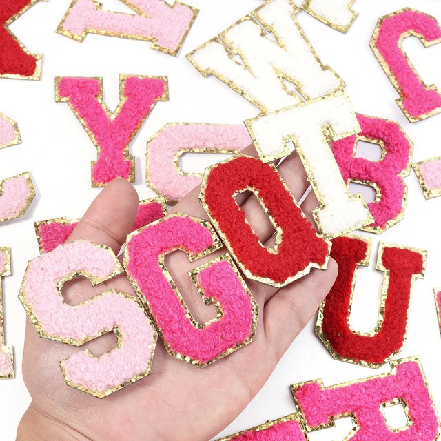 8er Set selbstklebende Handtuch-Stickerei-Aufnäher mit 26 Buchstaben in Rosa, 5,5 cm für DIY Kleidung und Taschen - Bild 1