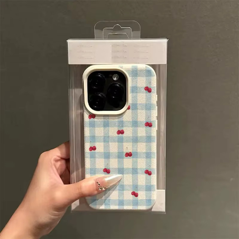 Handyhülle mit Red Cherry Plaid Muster und Lychee-Struktur für iPhone 17, 16, 15 Pro Max Plus Series in Rot und Beige - Bild 3