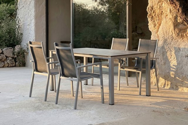 Kettler Cubic Garten-Essgruppe aus Aluminium und Textilene in Silber, Anthrazit und Grau mit Tisch und 4 Stapelsesseln, Tisch B: 160 cm, T: 90 cm, H: 74 cm - Bild 1