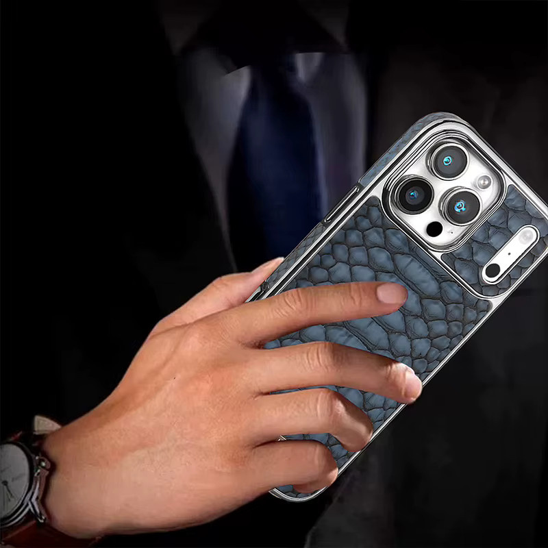 dcoud Leder-Handyhülle mit Schlangenmuster in Braun für iPhone 17, 16, 15 Pro Max und 17 Air mit Flanellfutter - Bild 4