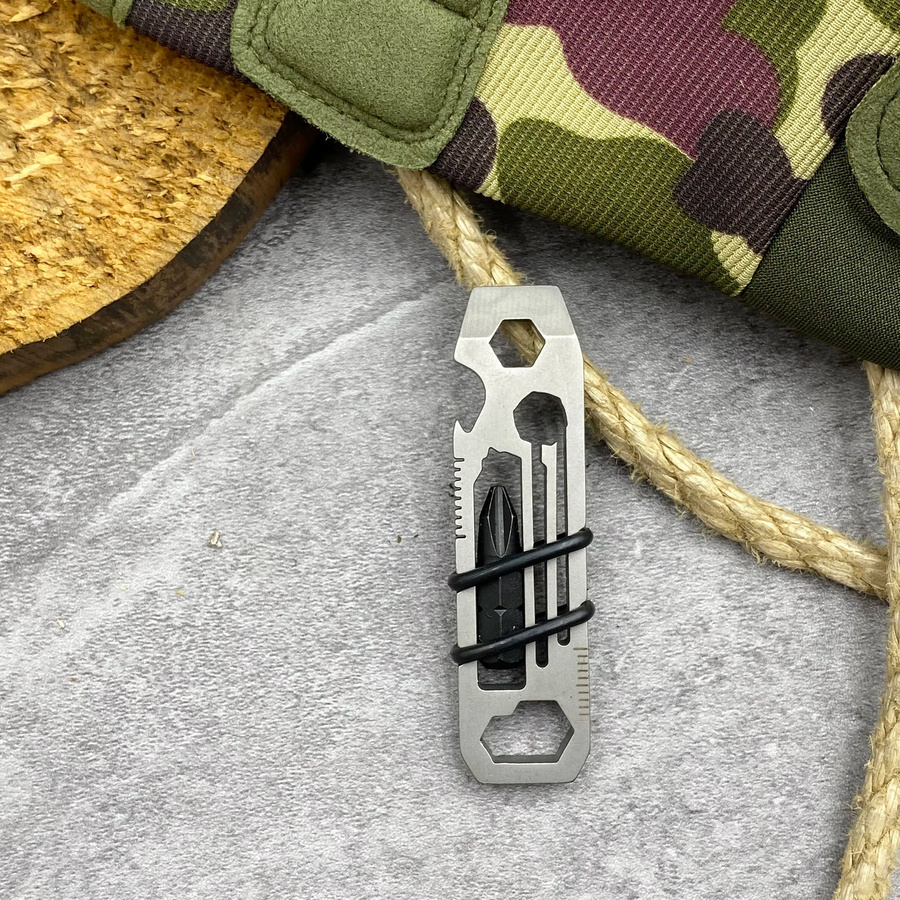 EDC Pocket Survival Tool Multifunktionswerkzeug in Silber mit Schraubendreher, Flaschenöffner und Schlüsselanhänger für Outdoor und Camping - Bild 4