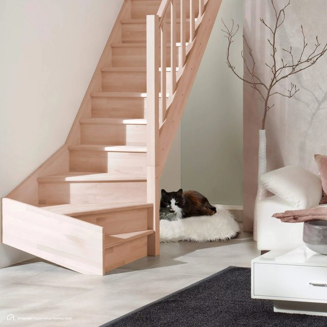 Treppen Intercon Holztreppe Casablanca Buche Naturbelassen Rechtsgewendelt mit einseitigem Geländer und Setzstufen, Breite: 80 cm - Bild 1