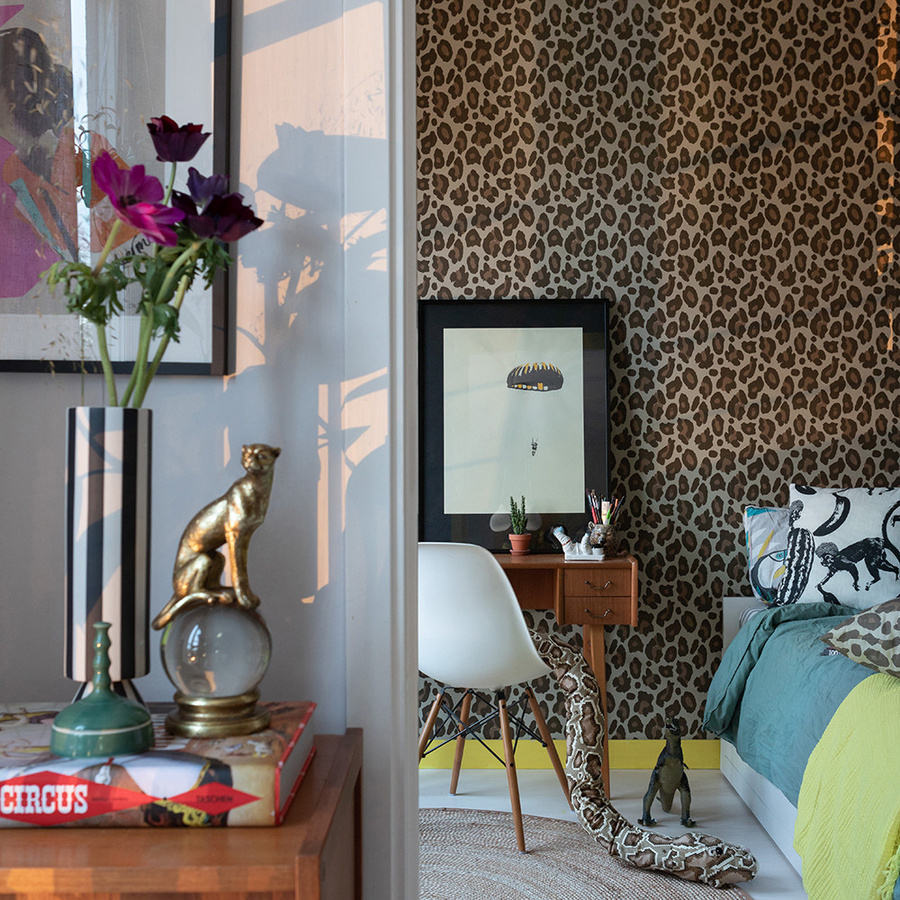 Studio Lisa Bengtsson Tapete This is it in Braun und Beige mit Tiermotiv im skandinavischen Design aus Vlies - Bild 1