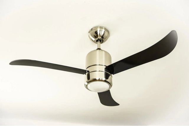 AIRERYDER Deckenventilator Loft in Nickel und Schwarz mit Beleuchtung und Fernbedienung, Durchmesser: 112 cm - Bild 1