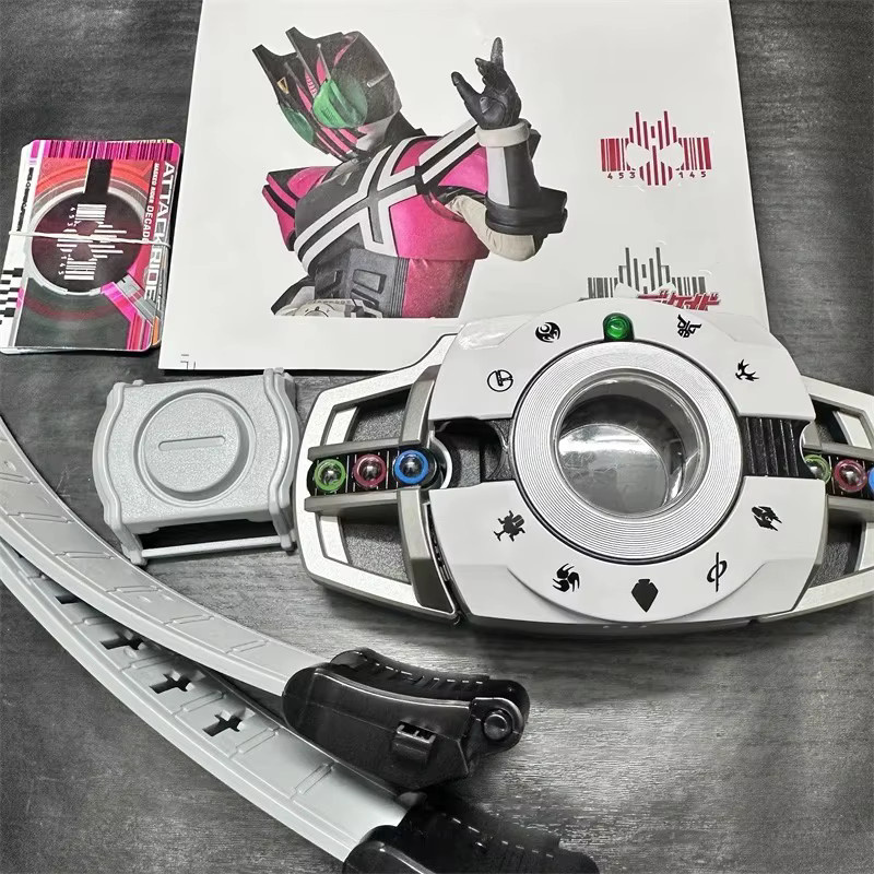 Bandai Kamen Rider CSM Remastered Emperor Rider Driver God Brand K Touchscreen DX Actionfigur, Weiß/Karmesinrot - Bild 4