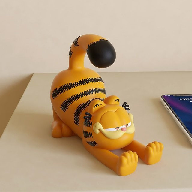 Garfield Handy- und Tablet-Ständer aus Kunstharz in Orange gestreift als niedliche Kawaii-Deko für deinen Schreibtisch - Bild 1