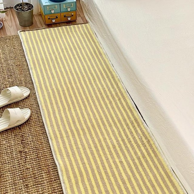 FQMM Teppich mit Streifen-Design in Beige, weicher Plüsch-Fußmatte für Schlafzimmer und Wohnzimmer, B/T: 60 x 160 cm - Bild 1