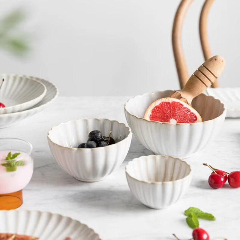 CFen A's Keramik Servierplatte und Schüssel Set in Weiß mit floralem Chrysanthemen-Design und mattierter Glasur - Bild 5
