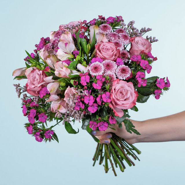 BLUME2000 Bouquet Von Herzen white pink purple Muttertag - Bild 1