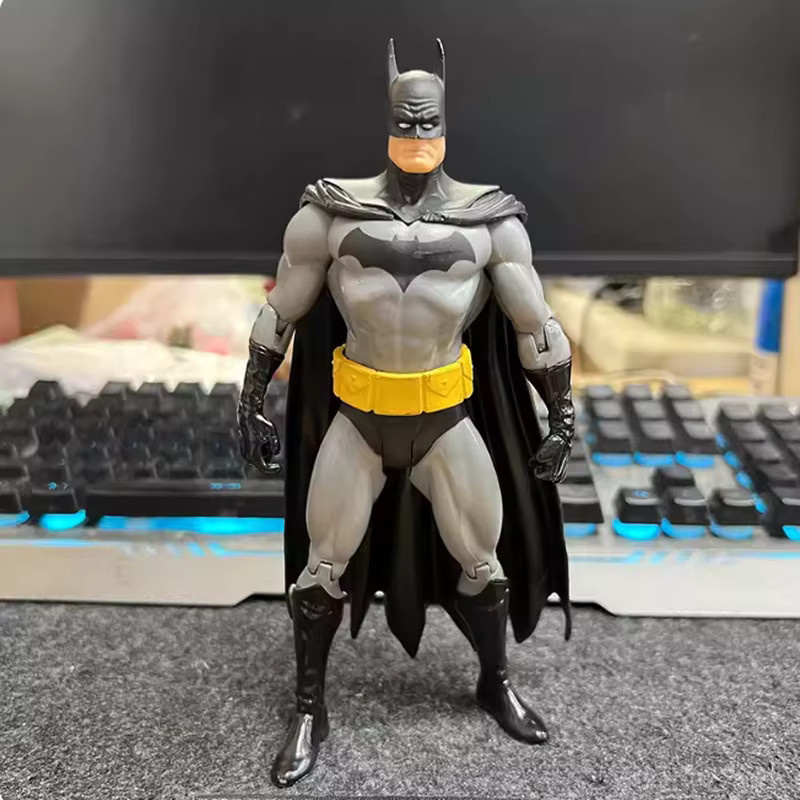 Hot Toys Fledermaus-Actionfigur, 16 cm, Einzelfigur - Bild 3
