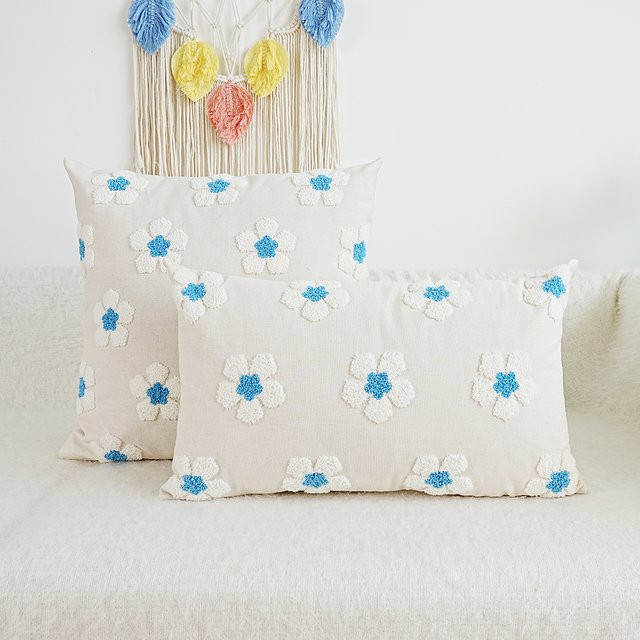 Exquisiter Kissenbezug mit floraler Stickerei in Weiß und Multicolour - Bild 1